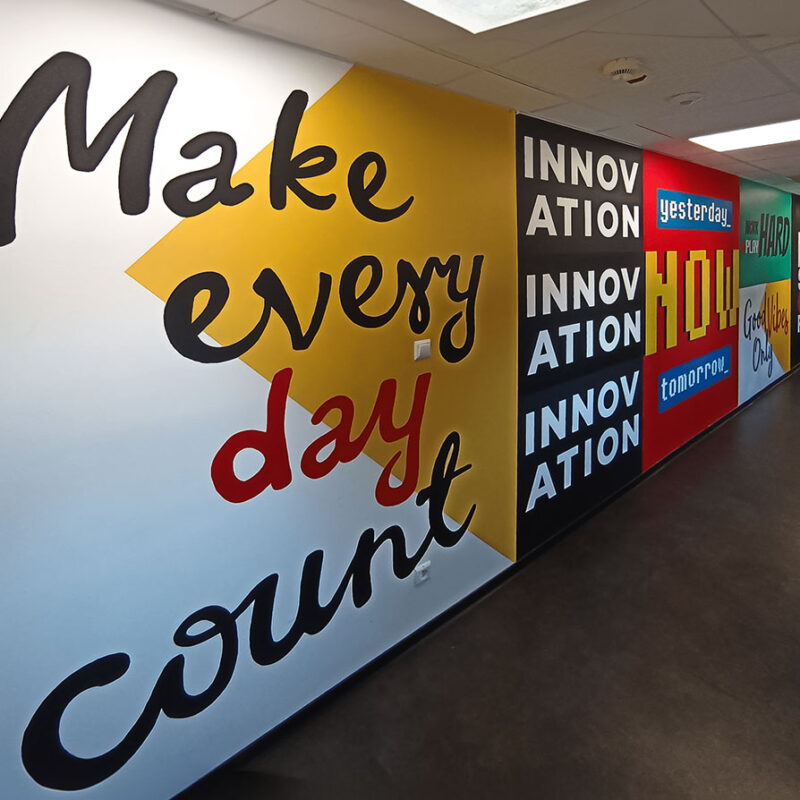 mural-nascienny-sciana-inspiracji-kolorowe-motywcyjne-napisy