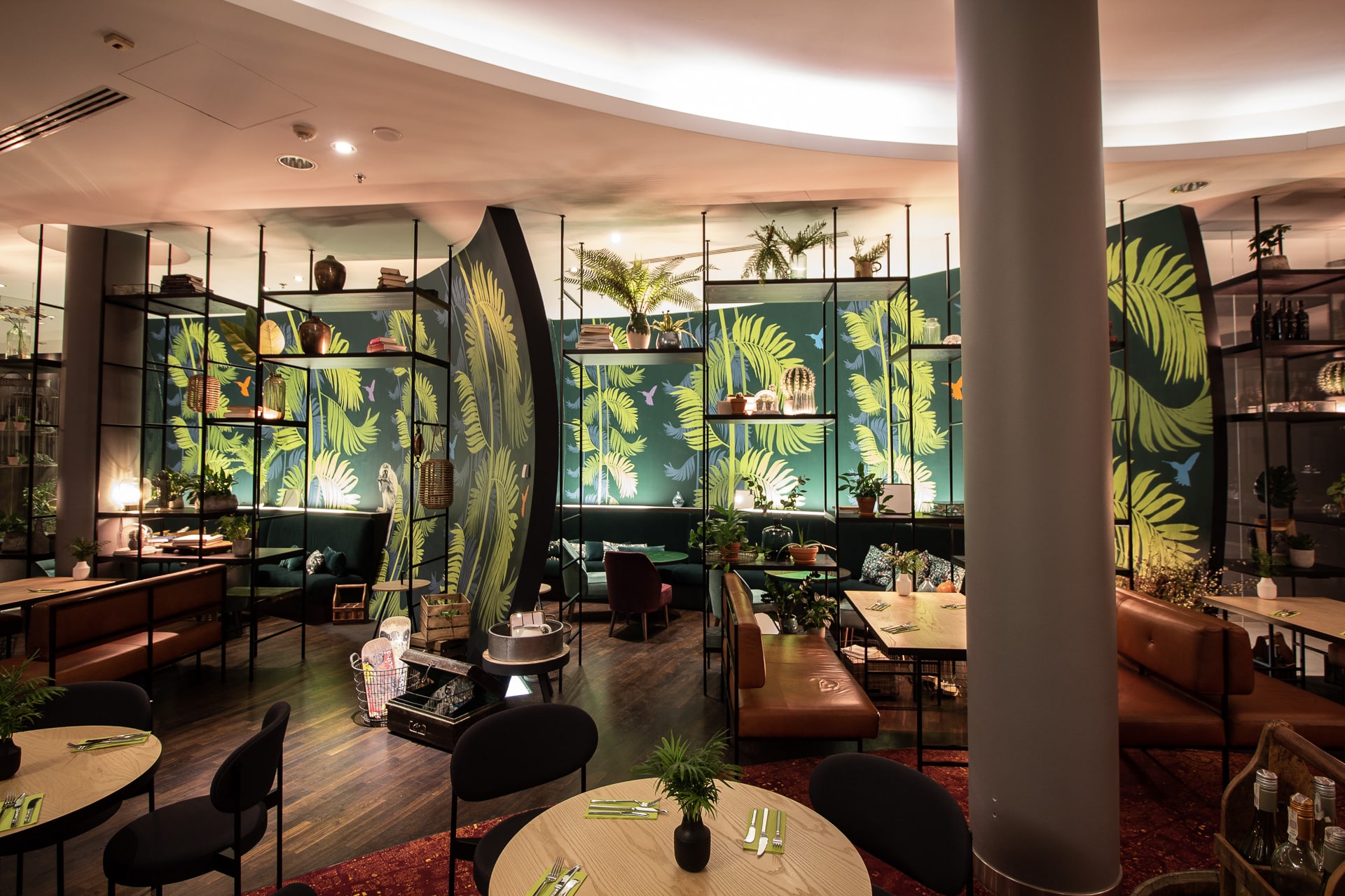 Mural botaniczny w krakowskiej restauracji