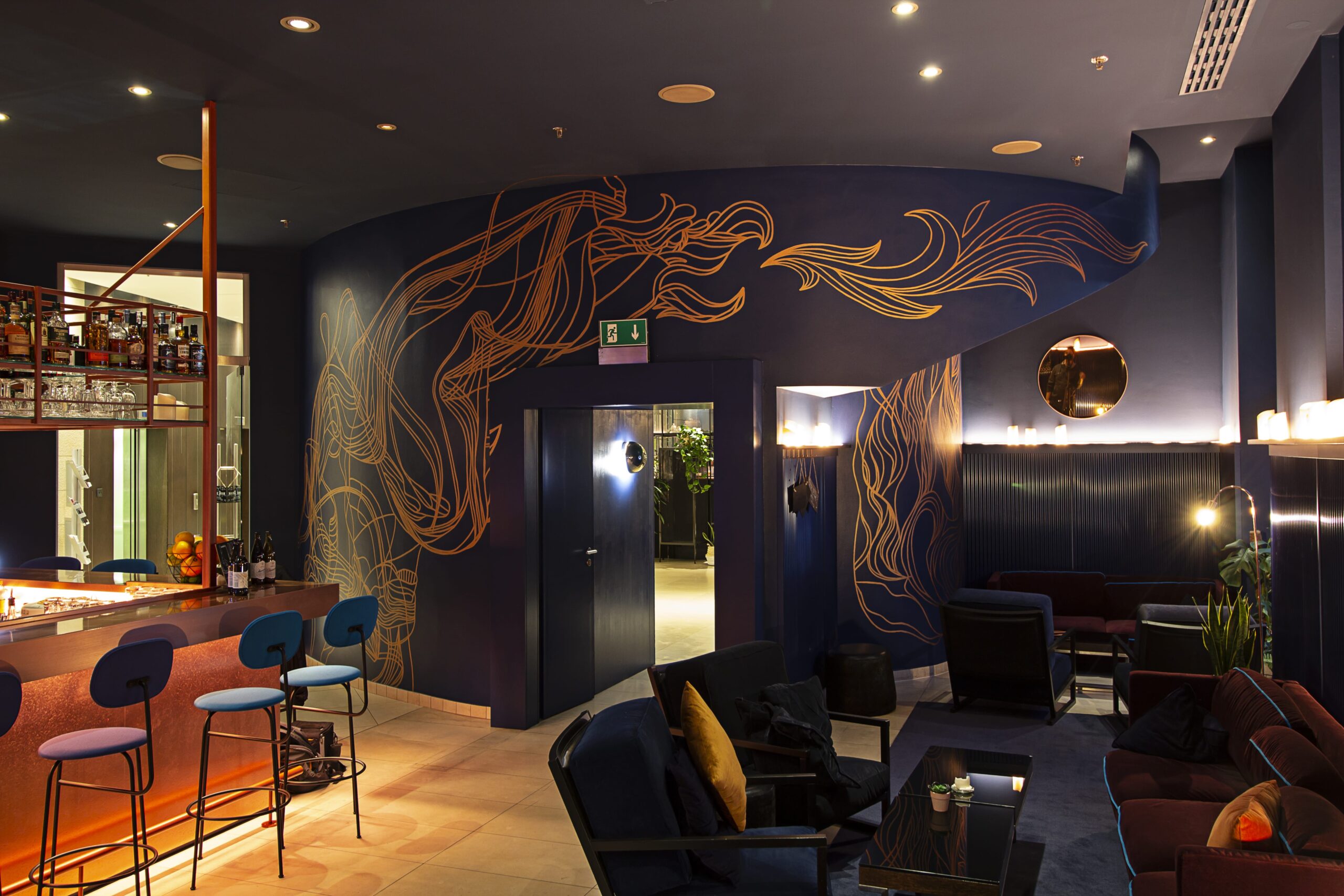 Mural z miedzianym sznytem