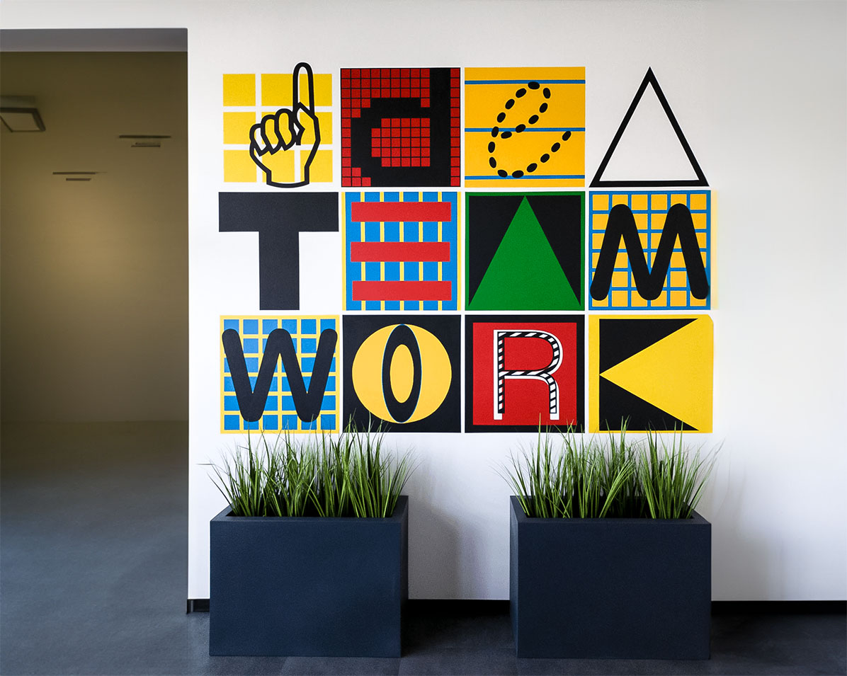 Razem do sukcesu, mural z przesłaniem