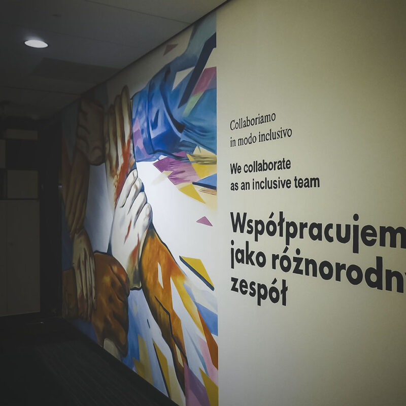 mural-przestawiajacy-wartosci-firmy-farmaceutycznej-"roznorodnosc"