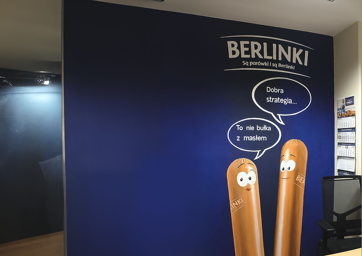 Brand Hero na muralu