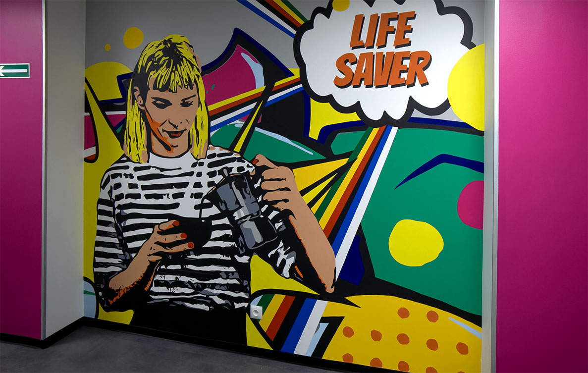 Mural w biurze – kawa jako “live sever”